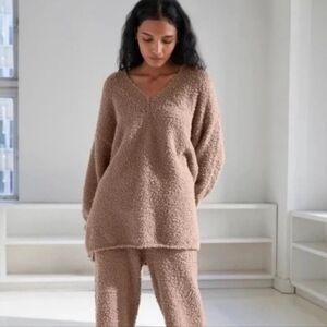 Aritzia Babaton Beige Fuzzy Oversized Eyelash Sweater